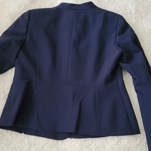 Navy Blue Le Suit skirt suit size 4P. - Picture 4 of 11